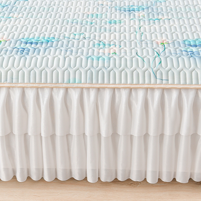 91家纺网 家纺一手货源 找家纺 畅畅家纺 2026春夏新款凉感丝乳胶床裙凉席三件套印花凉席席子-足球花 足球花-荷塘月色