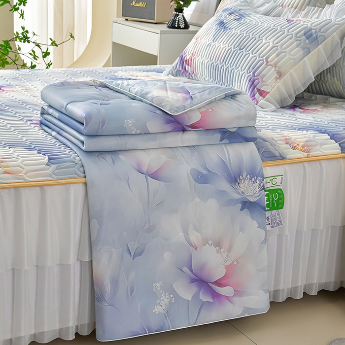 91家纺网 家纺一手货源 找家纺 畅畅家纺 2026春夏新款凉感丝乳胶床裙凉席三件套印花凉席席子-足球花 足球花-繁花-蓝