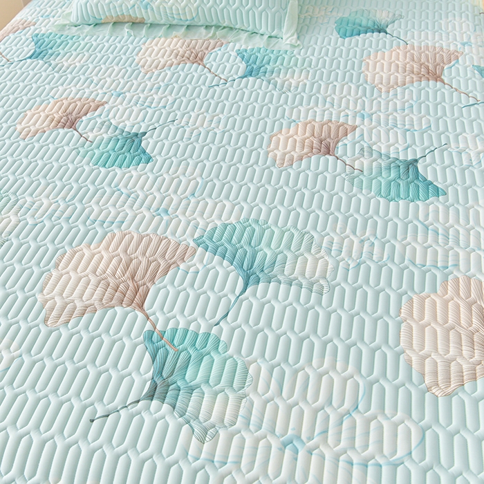 91家纺网 家纺一手货源 找家纺 畅畅家纺 2026春夏新款凉感丝乳胶床裙凉席三件套印花凉席席子-足球花 足球花-银杏叶