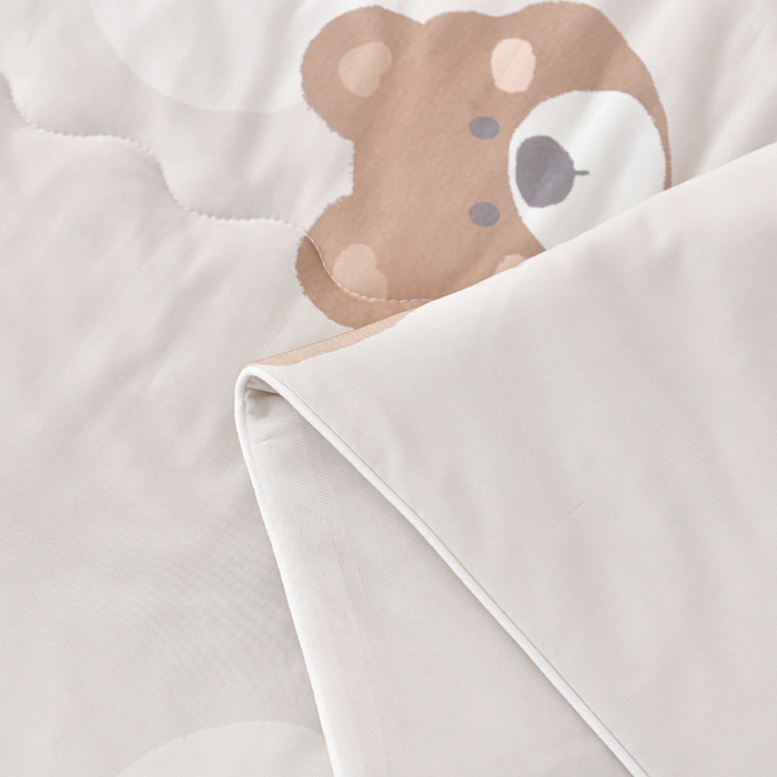 91家纺网 家纺一手货源 找家纺 畅畅家纺 2026春夏新款凉感丝乳胶床裙凉席三件套印花凉席席子-足球花 足球花-可爱小熊