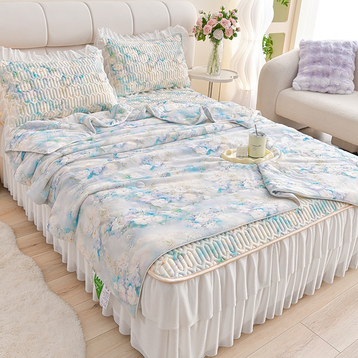 91家纺网 家纺一手货源 找家纺 畅畅家纺 2026春夏新款凉感丝乳胶床裙凉席三件套印花凉席席子-足球花 足球花-凡可