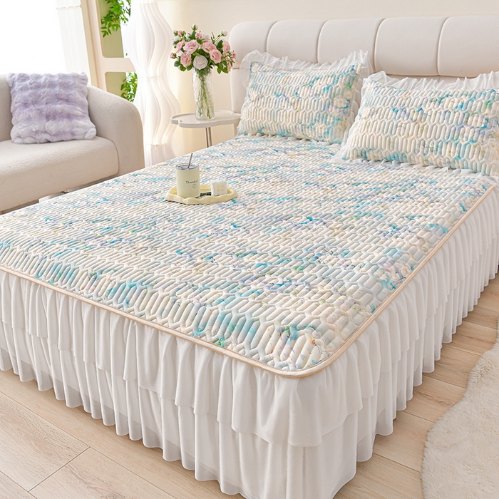 91家纺网 家纺一手货源 找家纺 畅畅家纺 2026春夏新款凉感丝乳胶床裙凉席三件套印花凉席席子-足球花 足球花-凡可