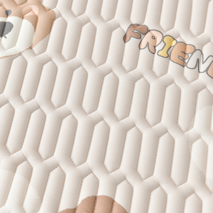 91家纺网 家纺一手货源 找家纺 畅畅家纺 2026春夏新款凉感丝乳胶床裙凉席三件套印花凉席席子-足球花 足球花-可爱小熊