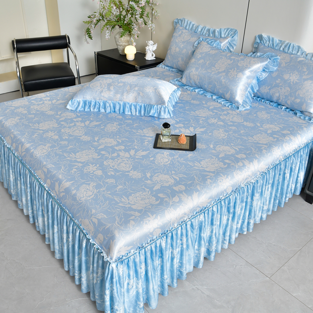 91家纺网 家纺一手货源 找家纺 （总）畅畅家纺 2026春夏新款豆豆冰丝印花复合床裙款席子凉席三件套