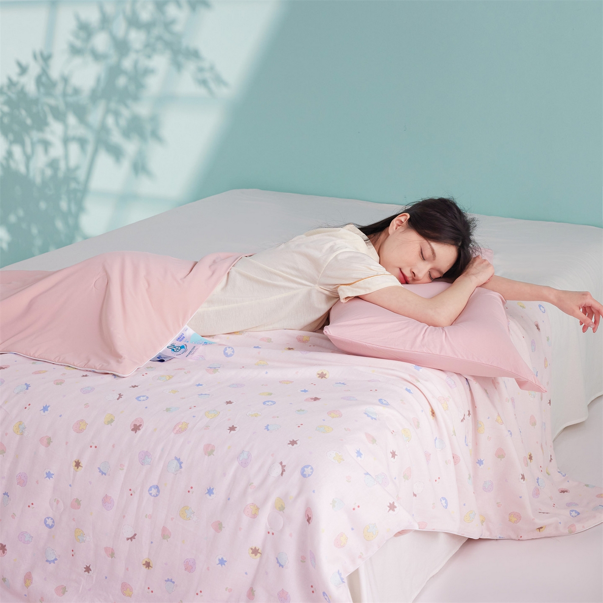 91家纺网 家纺一手货源 找家纺 瑞米家居 2026新款A类冰纱双感被夏被夏凉被空调被 草莓多多-粉