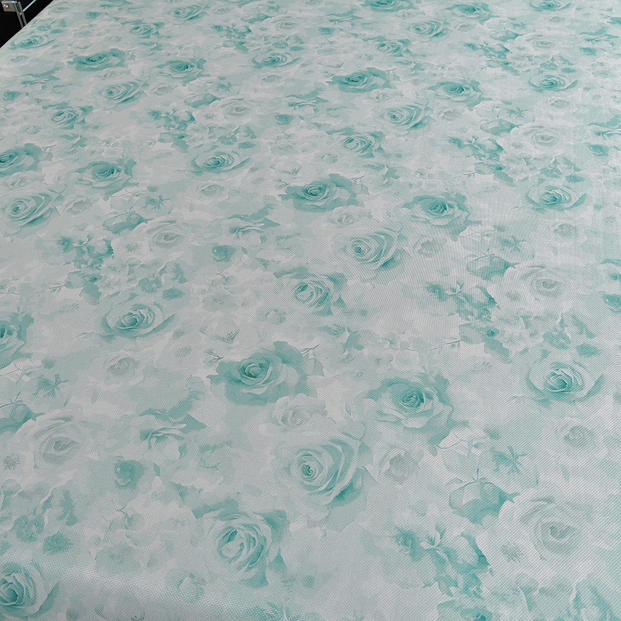 91家纺网 家纺一手货源 找家纺 畅畅家纺 2026春夏新款豆豆冰丝印花复合床裙款席子凉席三件套 花语-绿