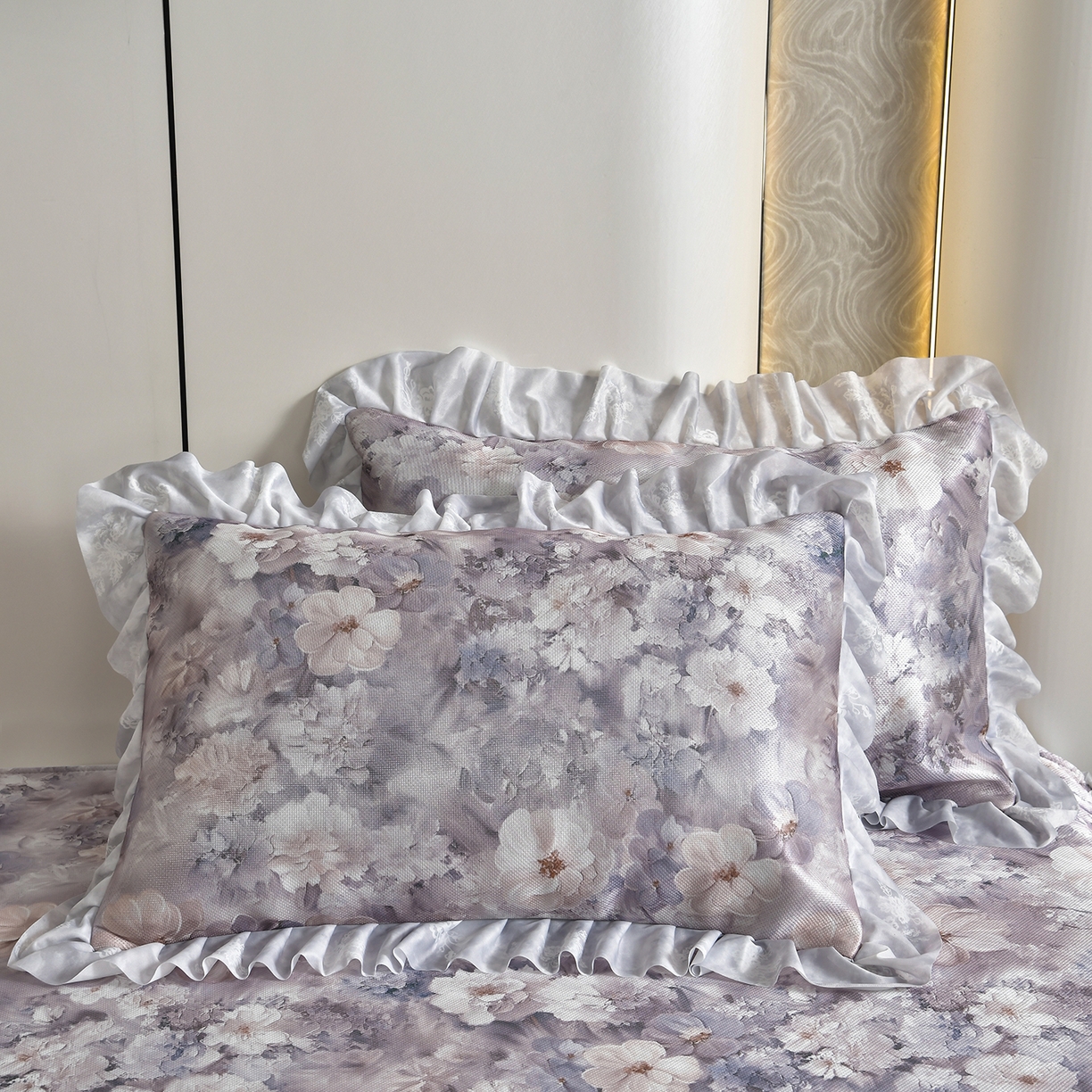 91家纺网 家纺一手货源 找家纺 畅畅家纺 2026春夏新款豆豆冰丝印花复合床裙款席子凉席三件套 柔梦-紫