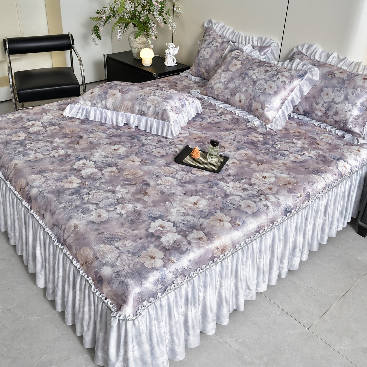 91家纺网 家纺一手货源 找家纺 畅畅家纺 2026春夏新款豆豆冰丝印花复合床裙款席子凉席三件套 柔梦-紫