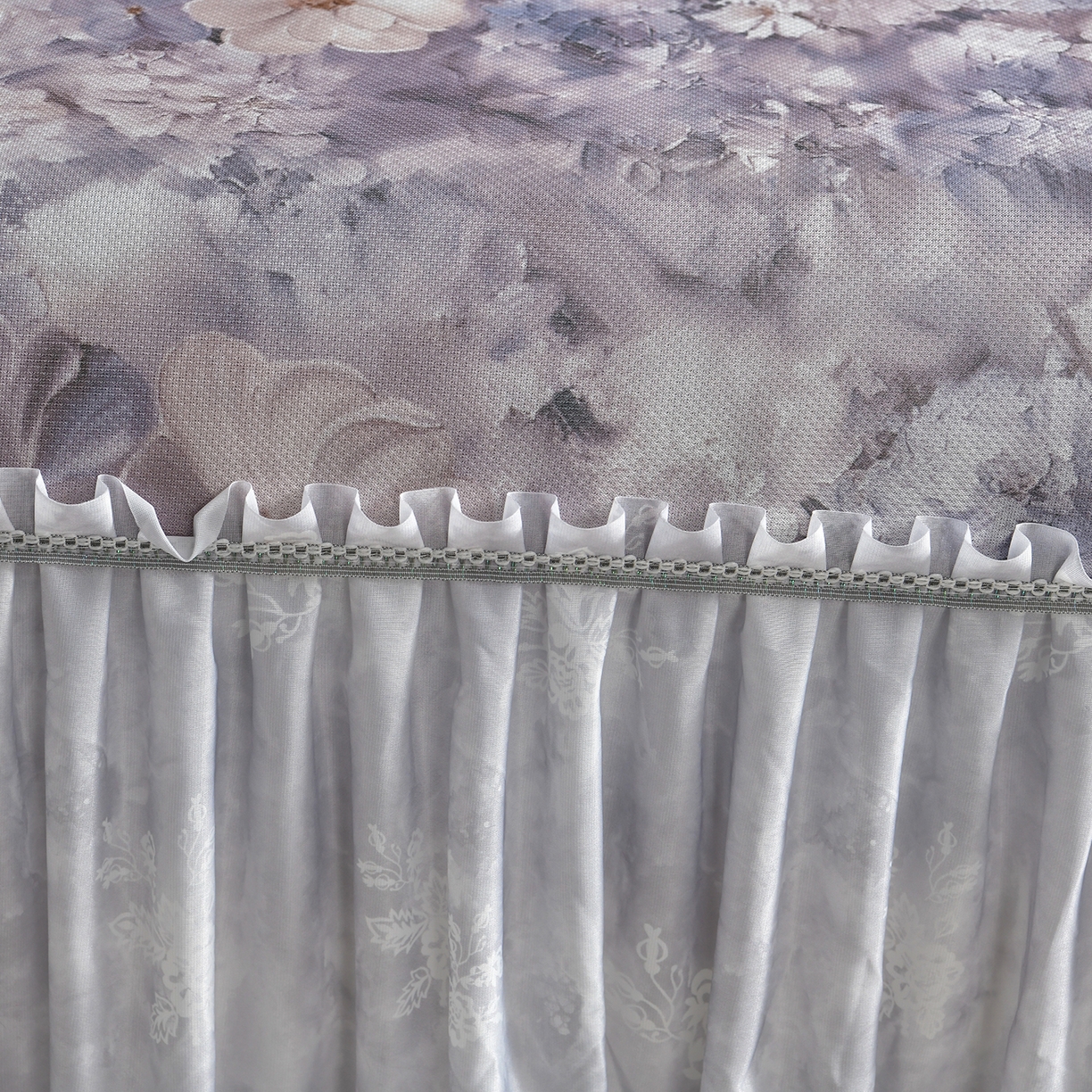 91家纺网 家纺一手货源 找家纺 畅畅家纺 2026春夏新款豆豆冰丝印花复合床裙款席子凉席三件套 柔梦-紫