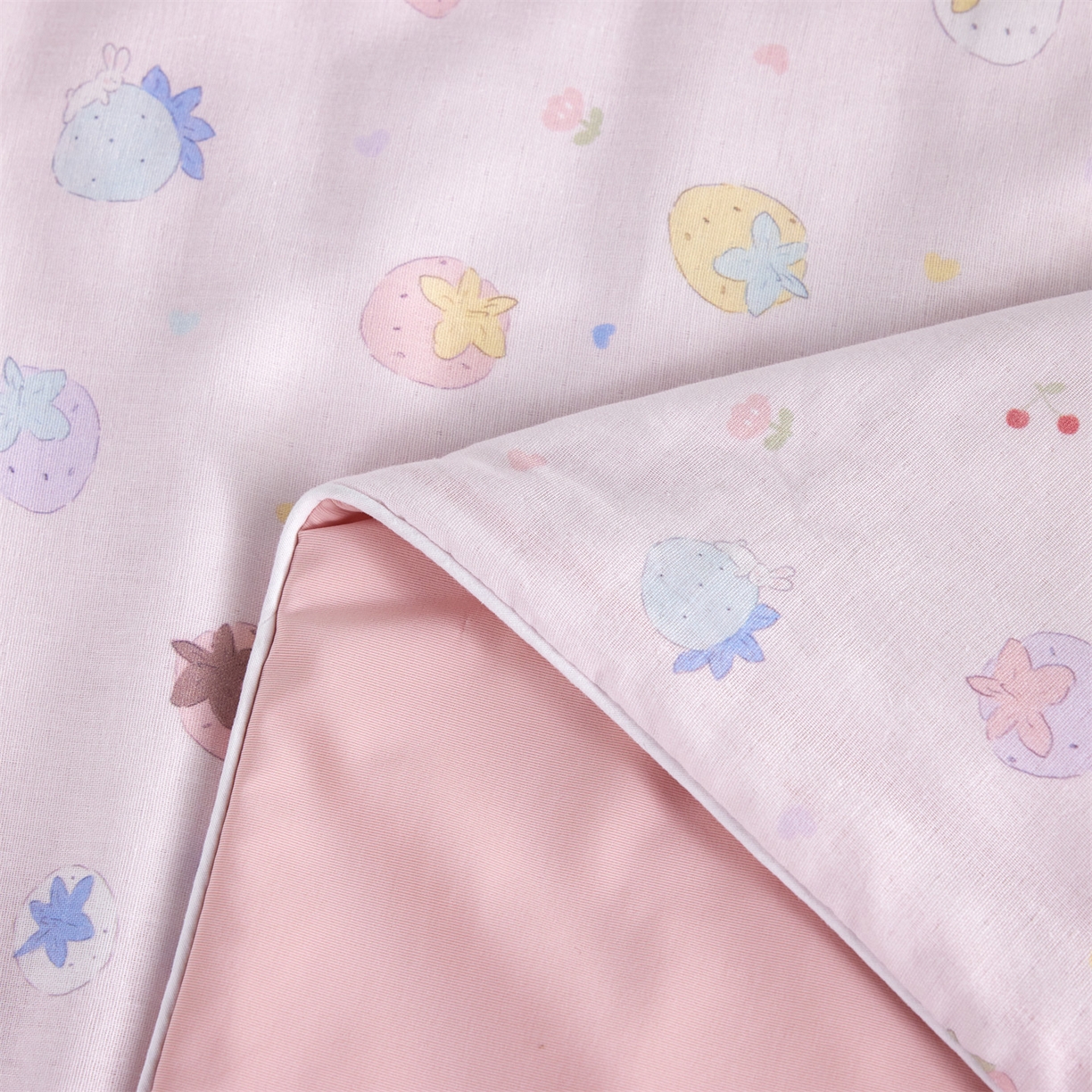 91家纺网 家纺一手货源 找家纺 瑞米家居 2026新款A类冰纱双感被夏被夏凉被空调被 草莓多多-粉