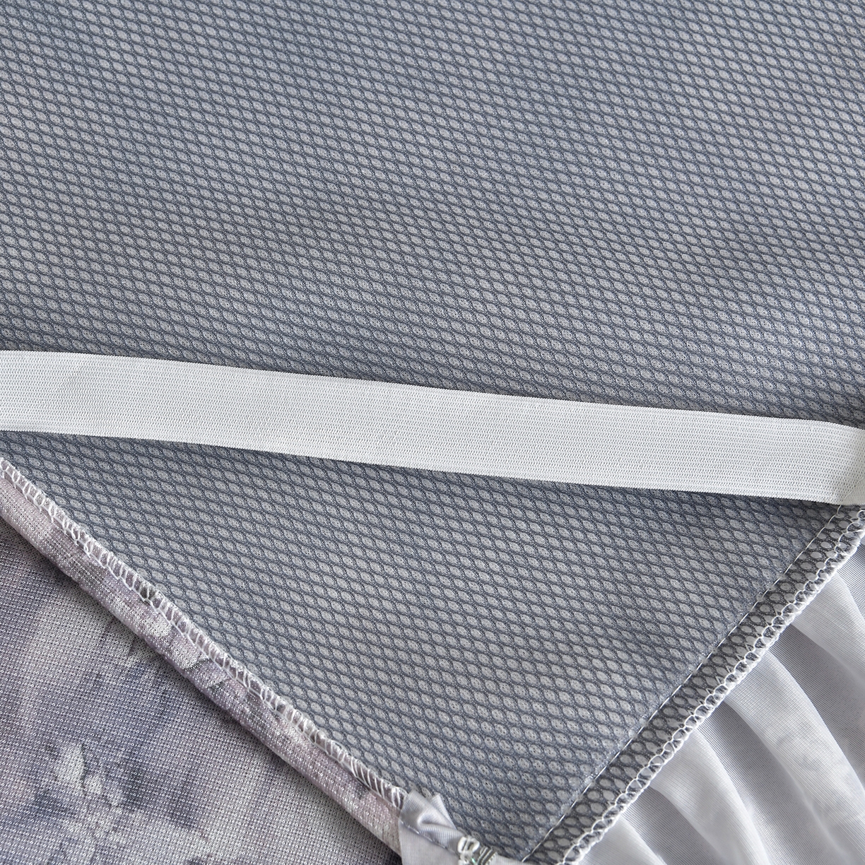 91家纺网 家纺一手货源 找家纺 畅畅家纺 2026春夏新款豆豆冰丝印花复合床裙款席子凉席三件套 柔梦-紫