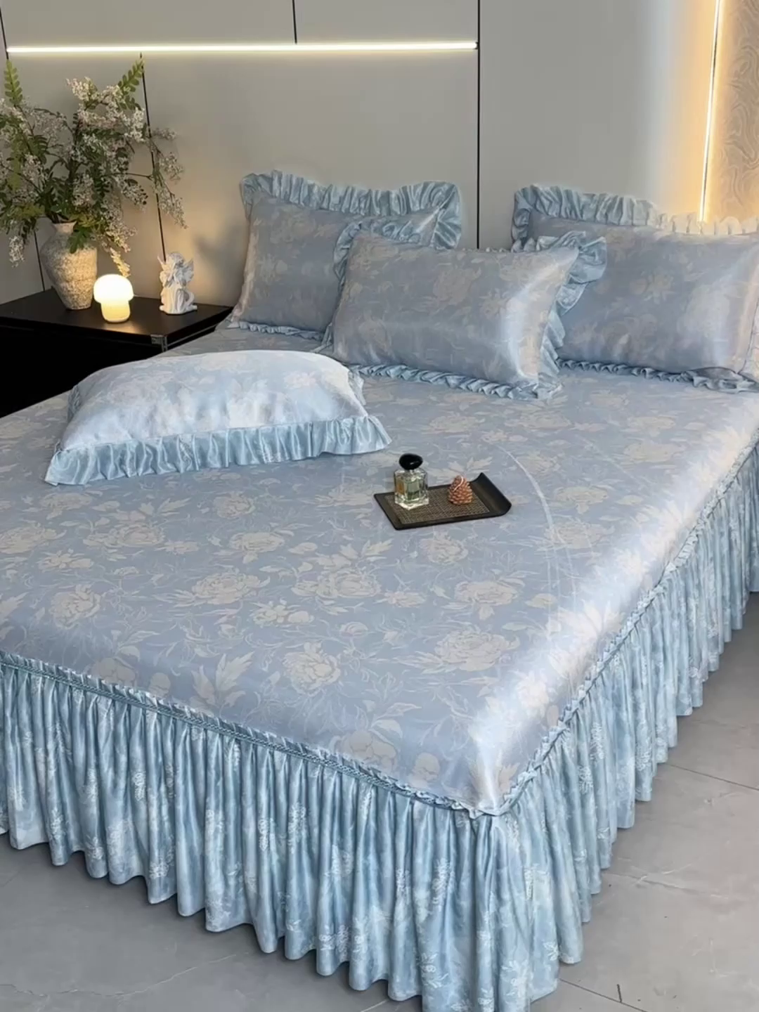 91家纺网 家纺一手货源 找家纺 （总）畅畅家纺 2026春夏新款豆豆冰丝印花复合床裙款席子凉席三件套