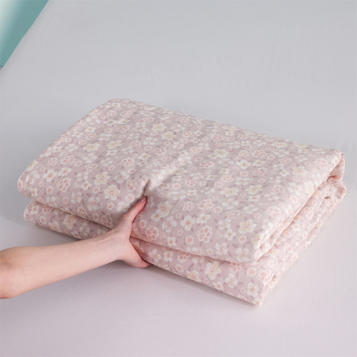 91家纺网 家纺一手货源 找家纺 瑞米家居 2026新款A类冰纱双感被夏被夏凉被空调被 蔷薇-粉