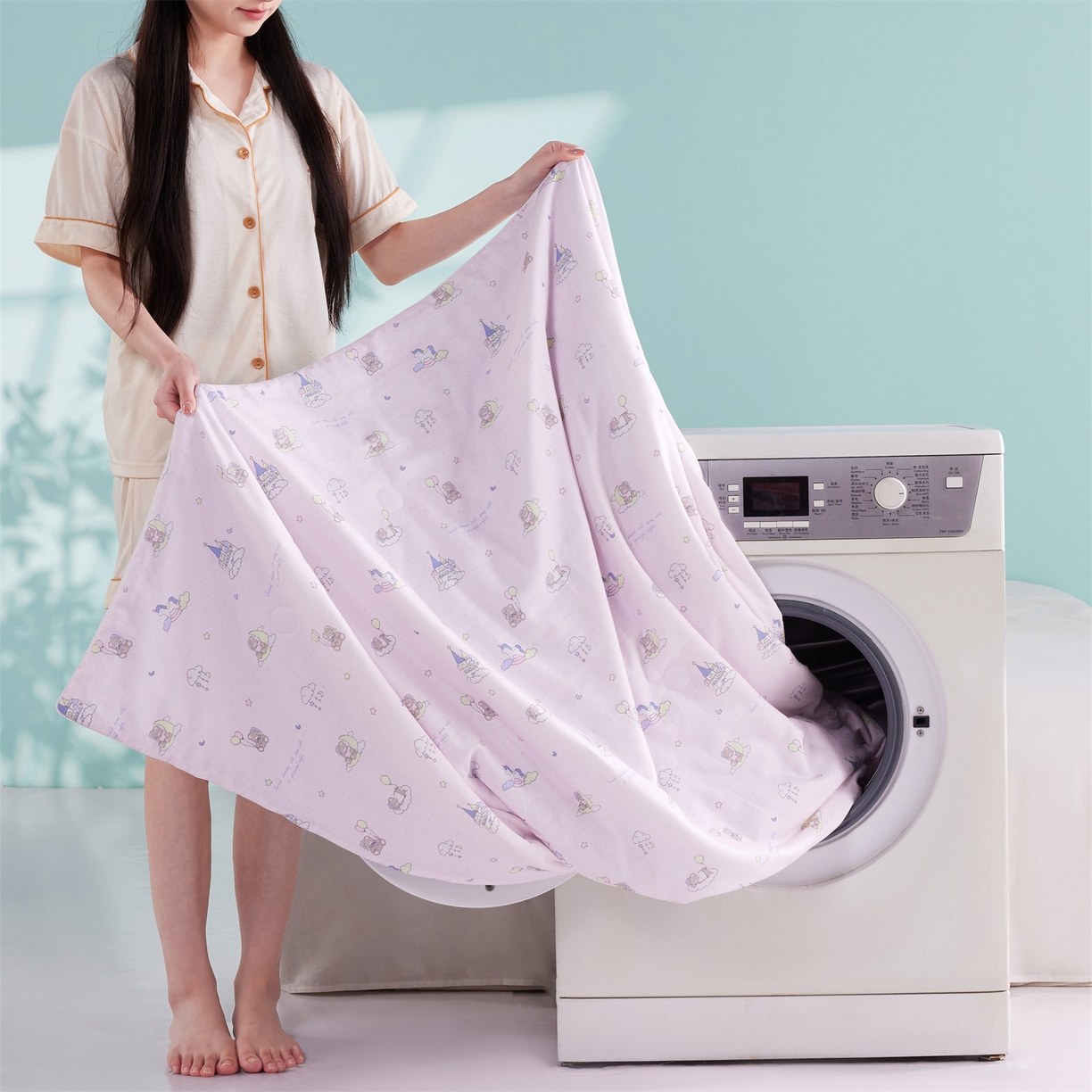 91家纺网 家纺一手货源 找家纺 瑞米家居 2026新款A类冰纱双感被夏被夏凉被空调被 熊堡秘境-粉