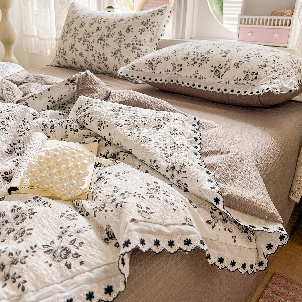 91家纺网 家纺一手货源 找家纺 恒尚居 2026新款A类泡芙纱花边夏被夏凉被空调被四套件 【黑玫瑰】全棉花边