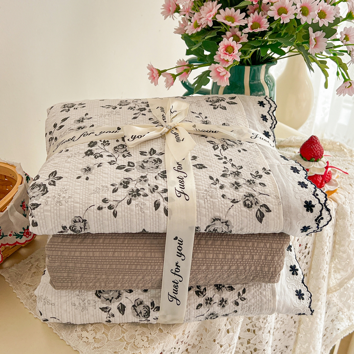 91家纺网 家纺一手货源 找家纺 恒尚居 2026新款A类泡芙纱花边夏被夏凉被空调被四套件 【黑玫瑰】全棉花边