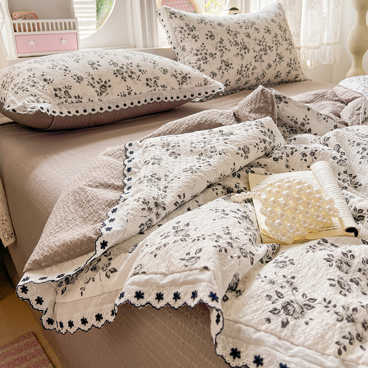 91家纺网 家纺一手货源 找家纺 恒尚居 2026新款A类泡芙纱花边夏被夏凉被空调被四套件 【黑玫瑰】全棉花边