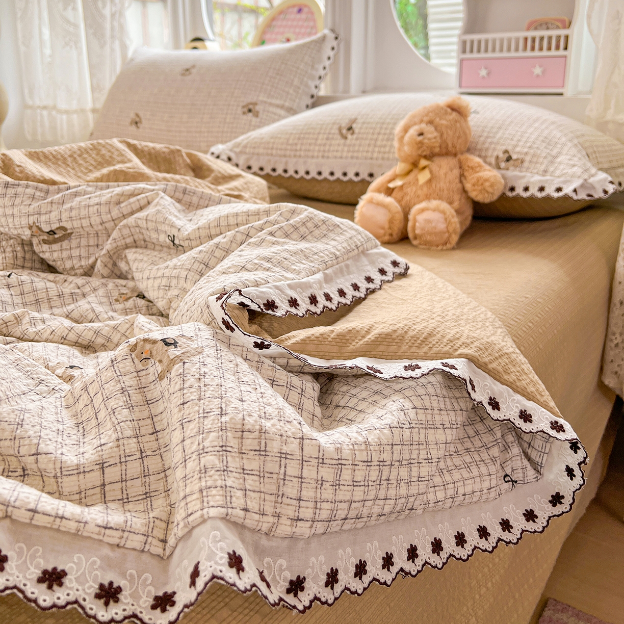 91家纺网 家纺一手货源 找家纺 恒尚居 2026新款A类泡芙纱花边夏被夏凉被空调被四套件 【细格木马】全棉花边