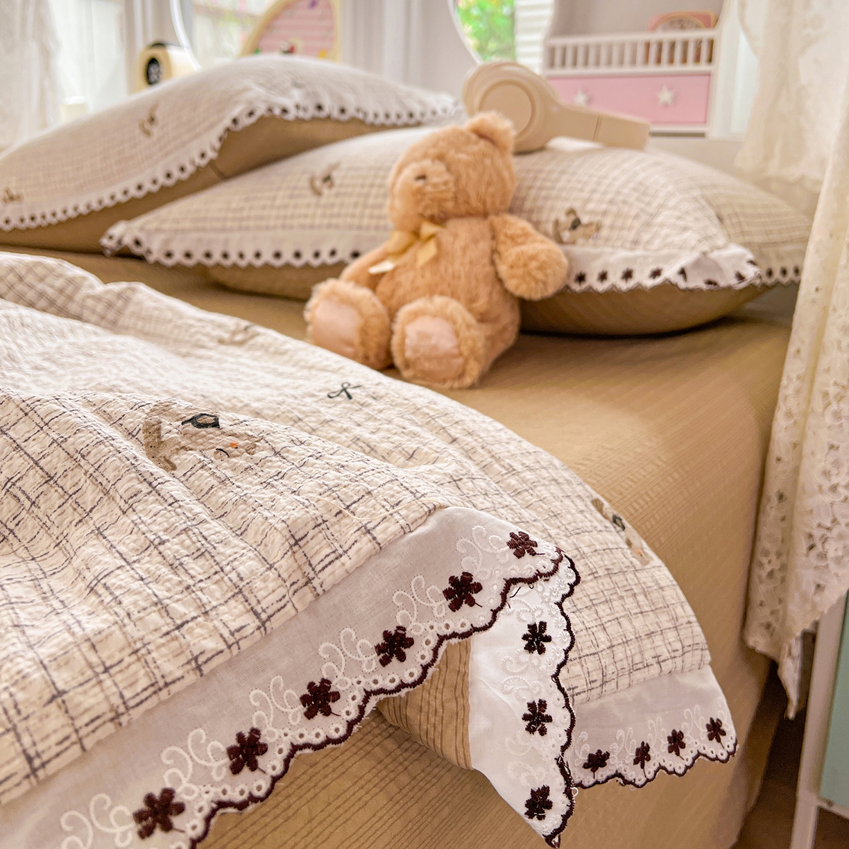 91家纺网 家纺一手货源 找家纺 恒尚居 2026新款A类泡芙纱花边夏被夏凉被空调被四套件 【细格木马】全棉花边