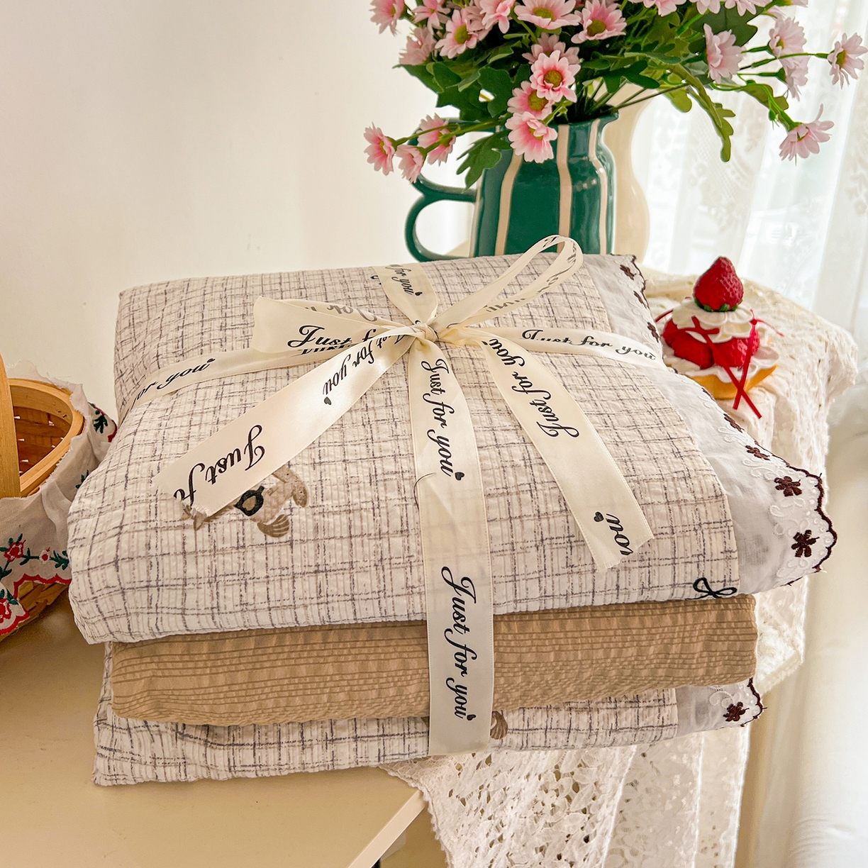 91家纺网 家纺一手货源 找家纺 恒尚居 2026新款A类泡芙纱花边夏被夏凉被空调被四套件 【细格木马】全棉花边