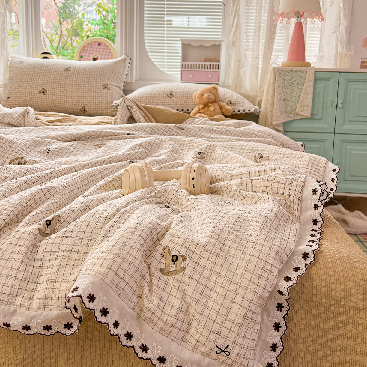 91家纺网 家纺一手货源 找家纺 恒尚居 2026新款A类泡芙纱花边夏被夏凉被空调被四套件 【细格木马】全棉花边