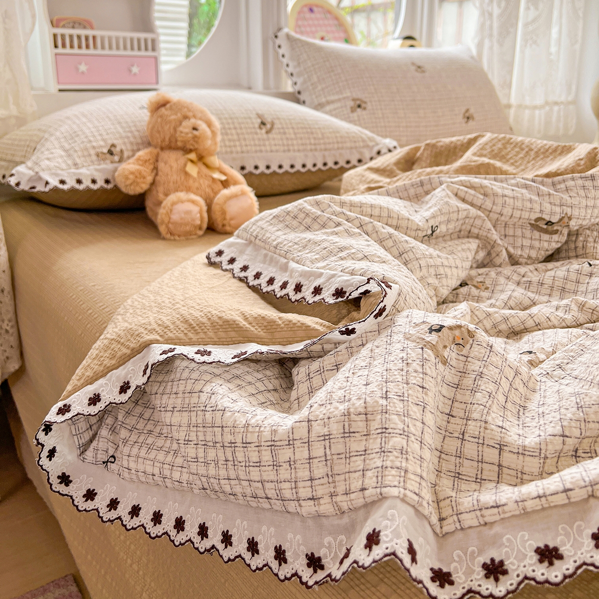 91家纺网 家纺一手货源 找家纺 恒尚居 2026新款A类泡芙纱花边夏被夏凉被空调被四套件 【细格木马】全棉花边