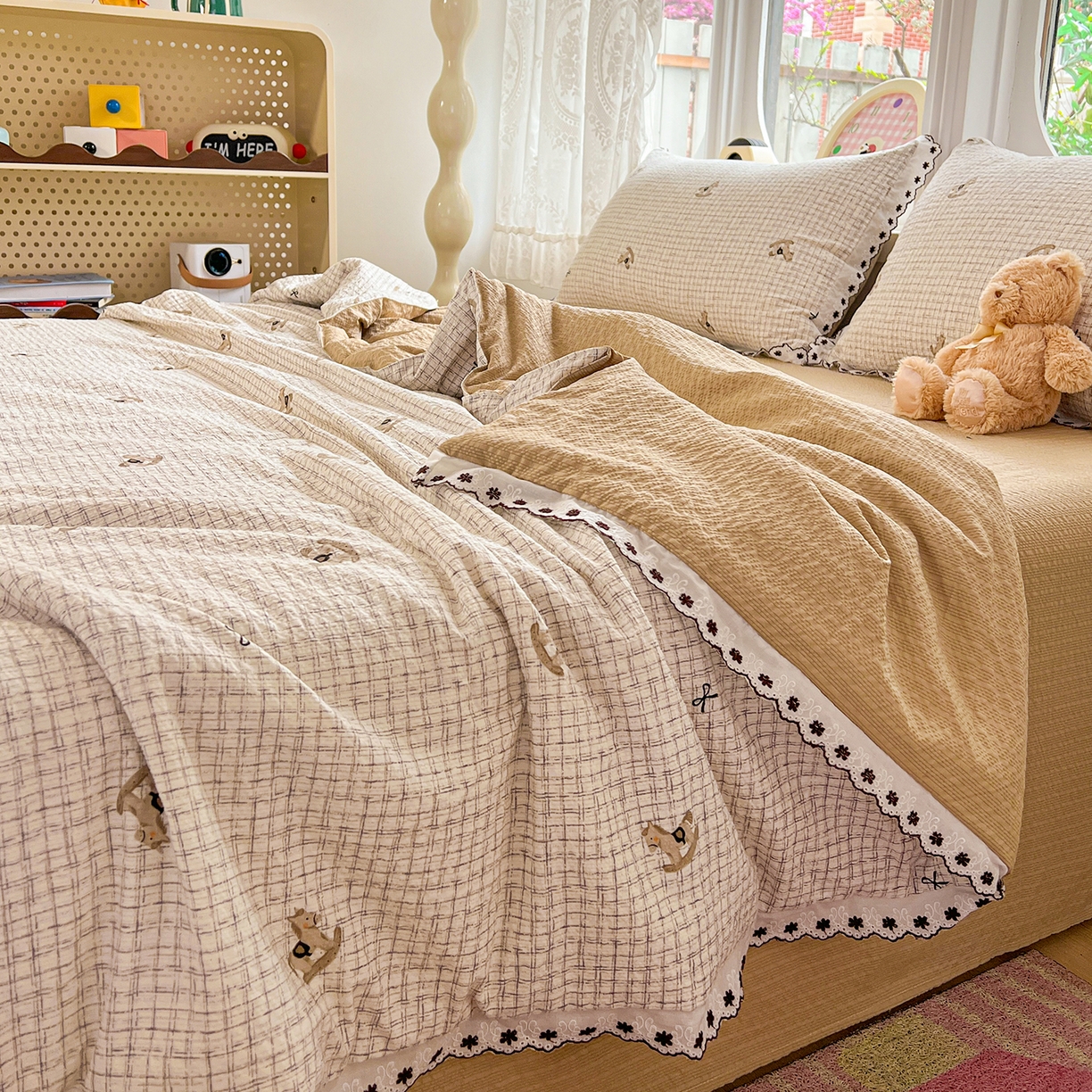 91家纺网 家纺一手货源 找家纺 恒尚居 2026新款A类泡芙纱花边夏被夏凉被空调被四套件 【细格木马】全棉花边