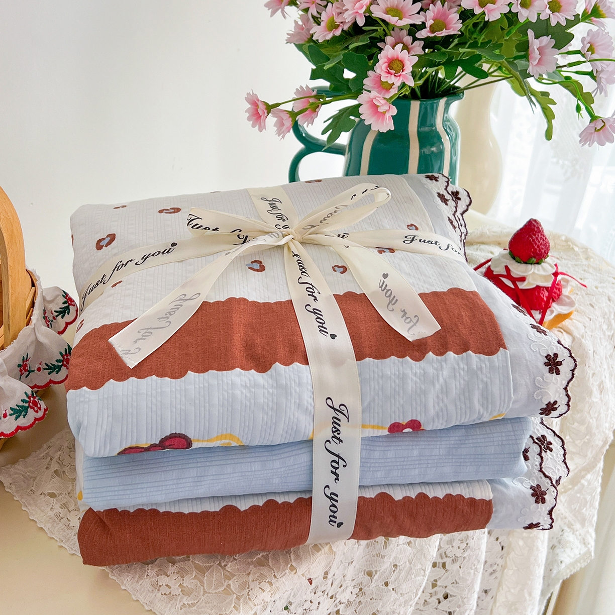 91家纺网 家纺一手货源 找家纺 恒尚居 2026新款A类泡芙纱花边夏被夏凉被空调被四套件 【波点奶芙】全棉花边