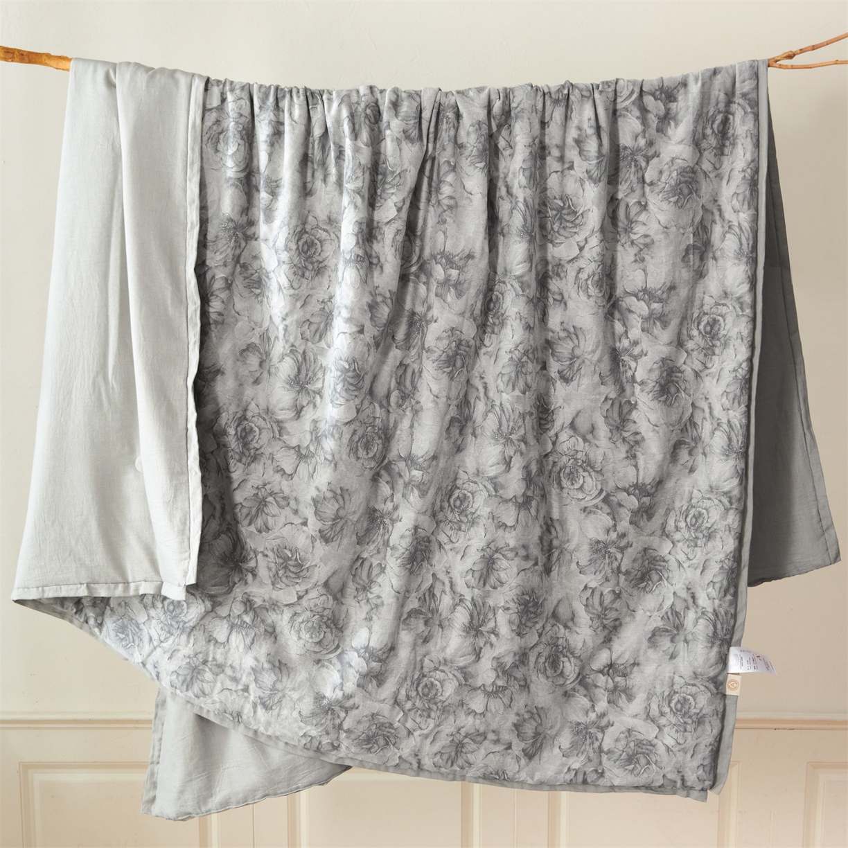 91家纺网 家纺一手货源 找家纺 瑞米家居 2026新款全棉色织花夏被夏凉被空调被 花与月-中灰