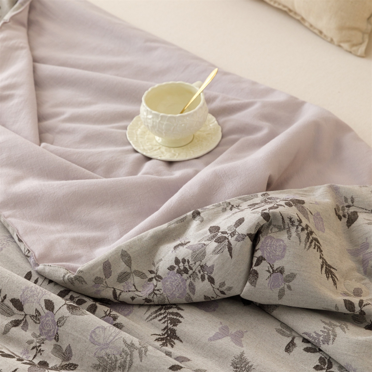 91家纺网 家纺一手货源 找家纺 瑞米家居 2026新款全棉色织花夏被夏凉被空调被 秘密花园-咖