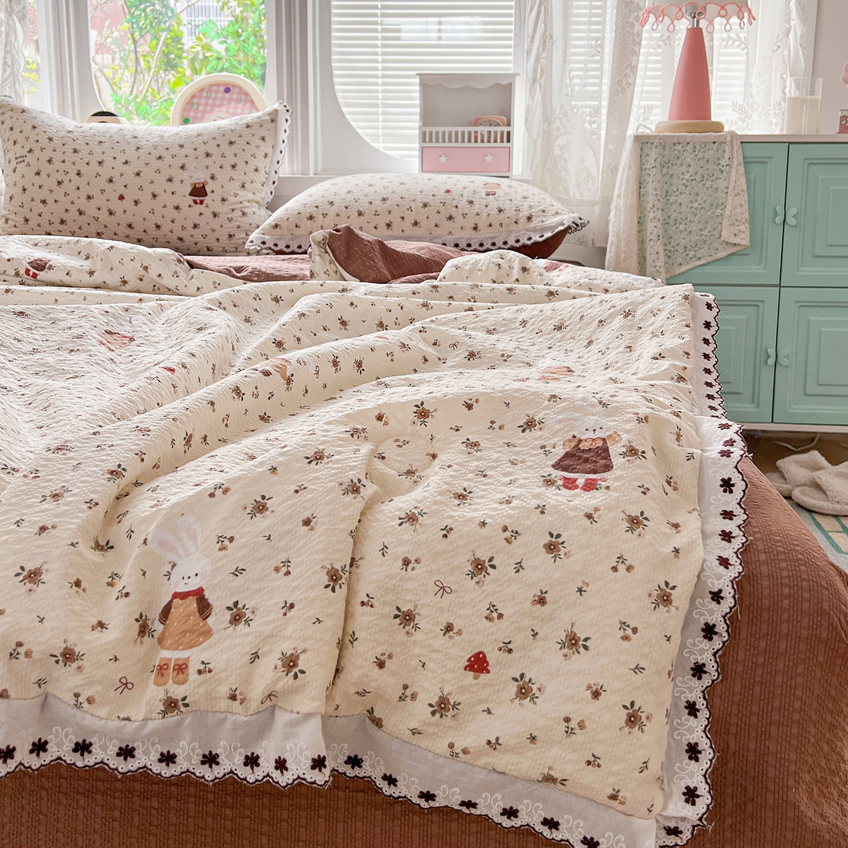 91家纺网 家纺一手货源 找家纺 恒尚居 2026新款A类泡芙纱花边夏被夏凉被空调被四套件 【花雨小兔】全棉花边