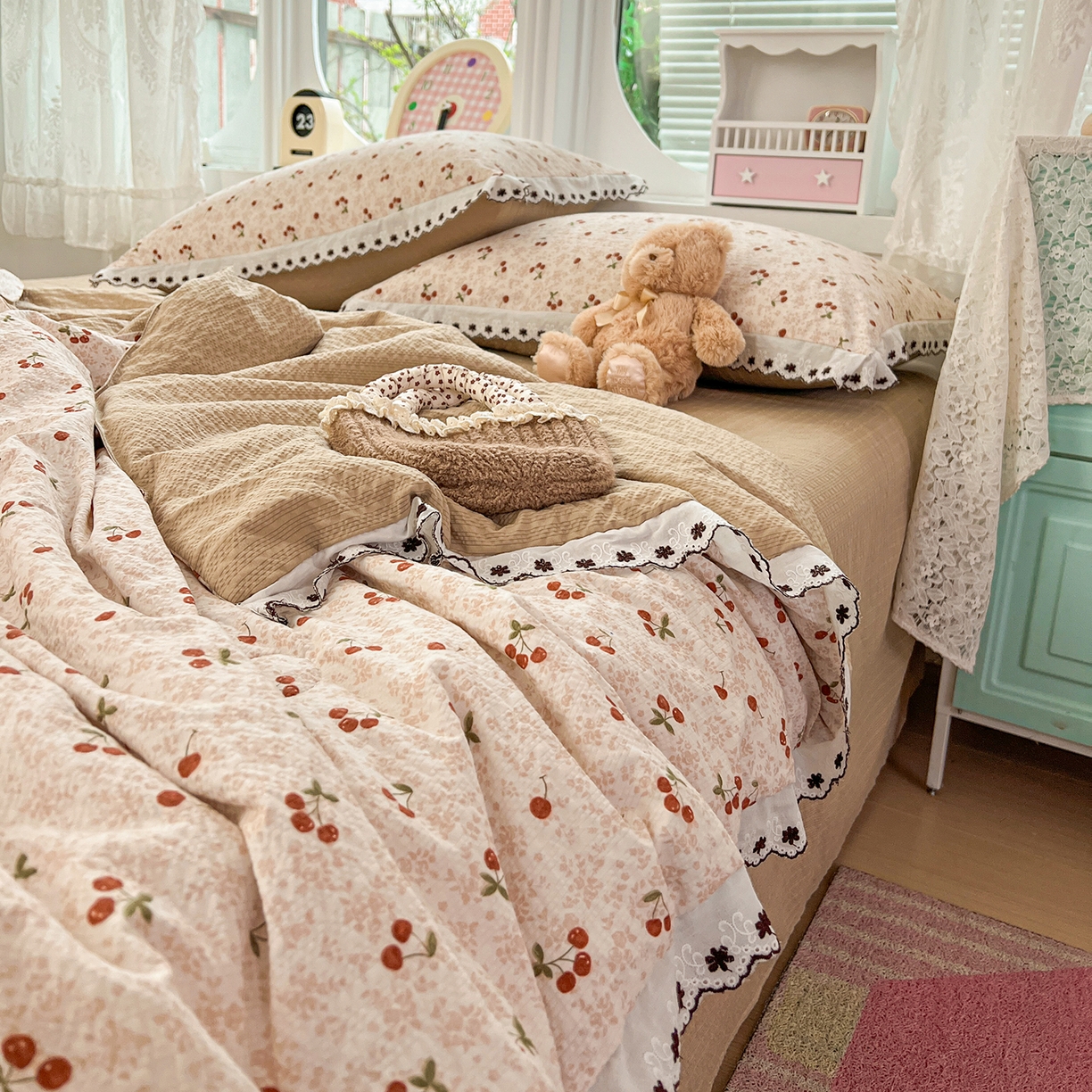 91家纺网 家纺一手货源 找家纺 恒尚居 2026新款A类泡芙纱花边夏被夏凉被空调被四套件 【满地樱桃】全棉花边