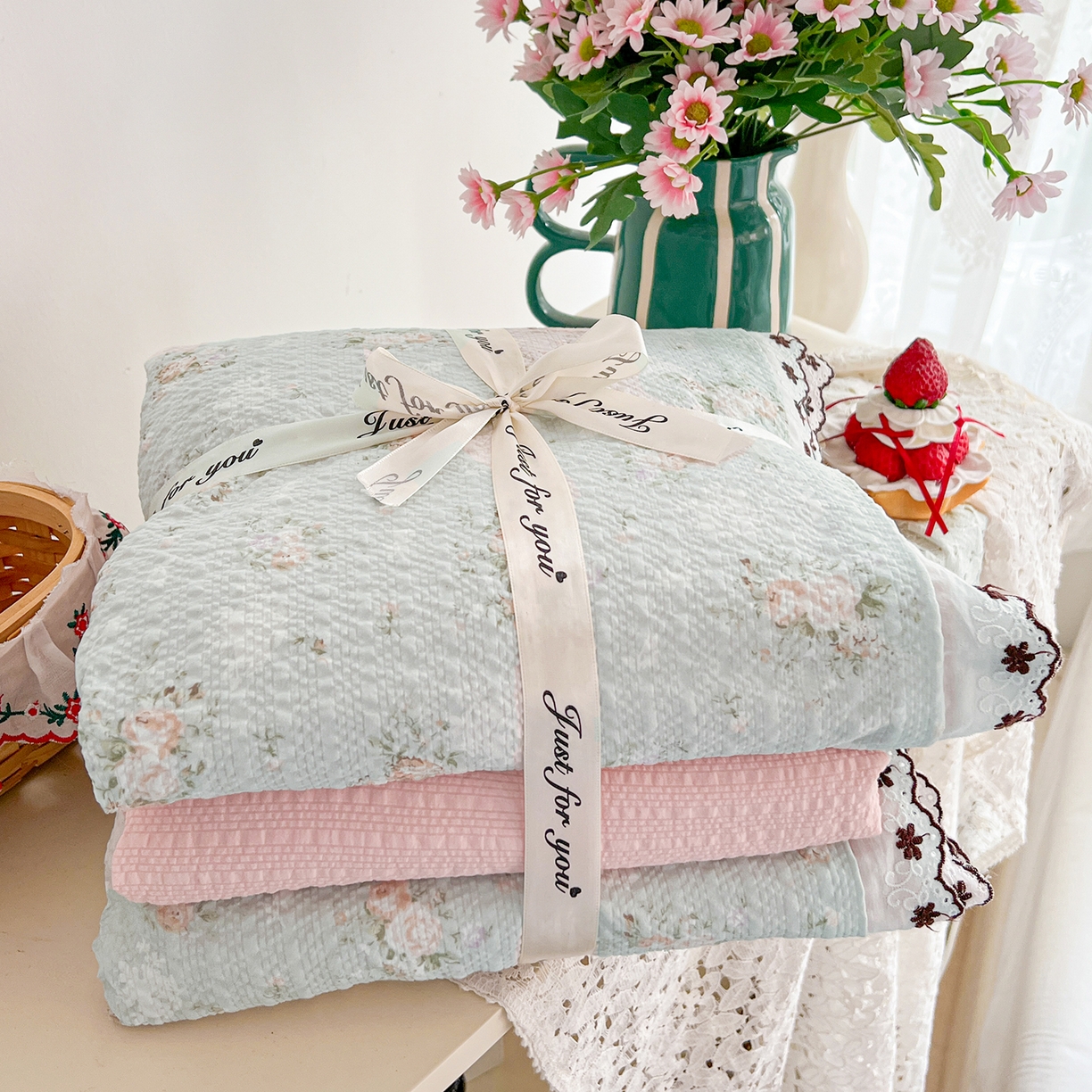 91家纺网 家纺一手货源 找家纺 恒尚居 2026新款A类泡芙纱花边夏被夏凉被空调被四套件 【清新粉玫瑰】全棉花边