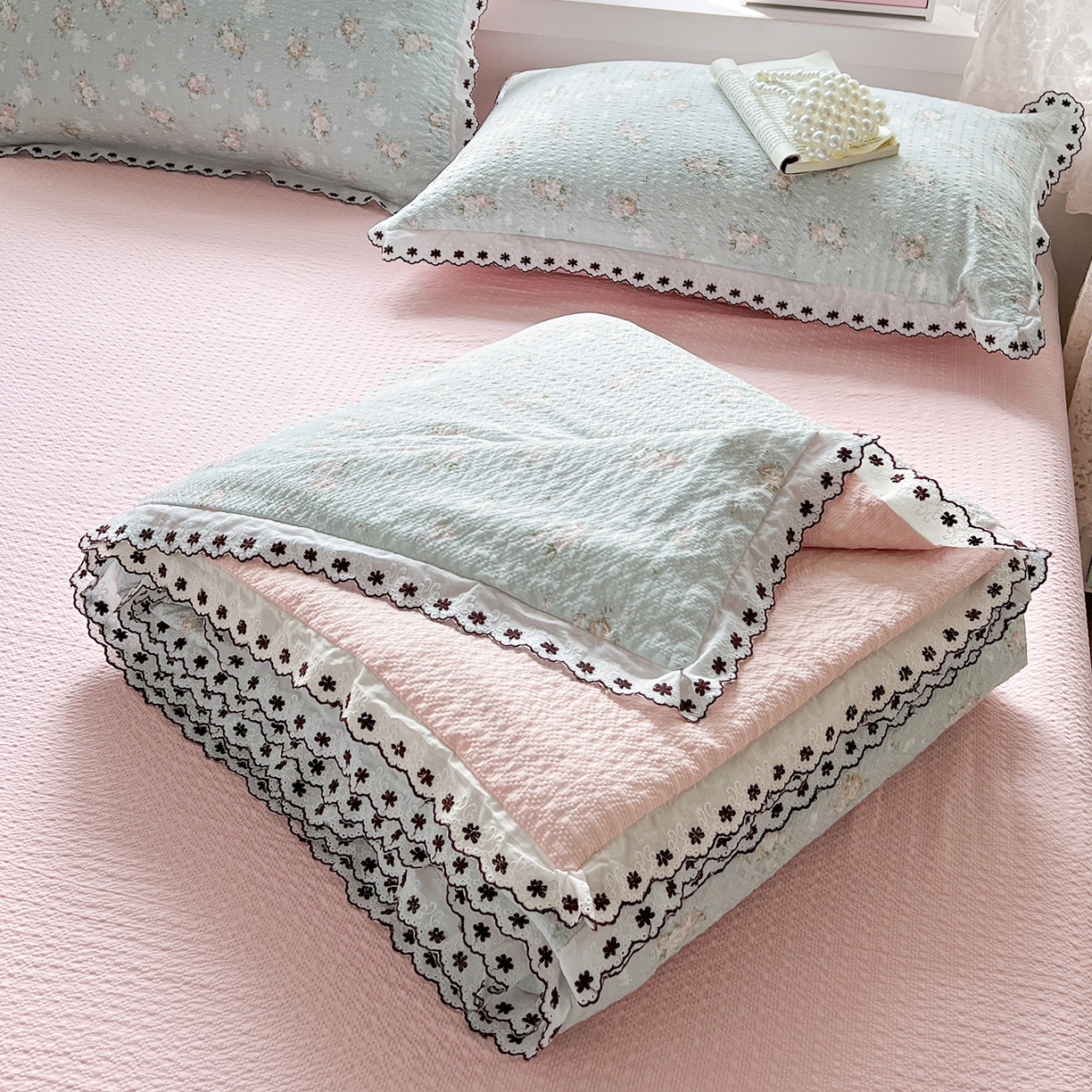 91家纺网 家纺一手货源 找家纺 恒尚居 2026新款A类泡芙纱花边夏被夏凉被空调被四套件 【清新粉玫瑰】全棉花边