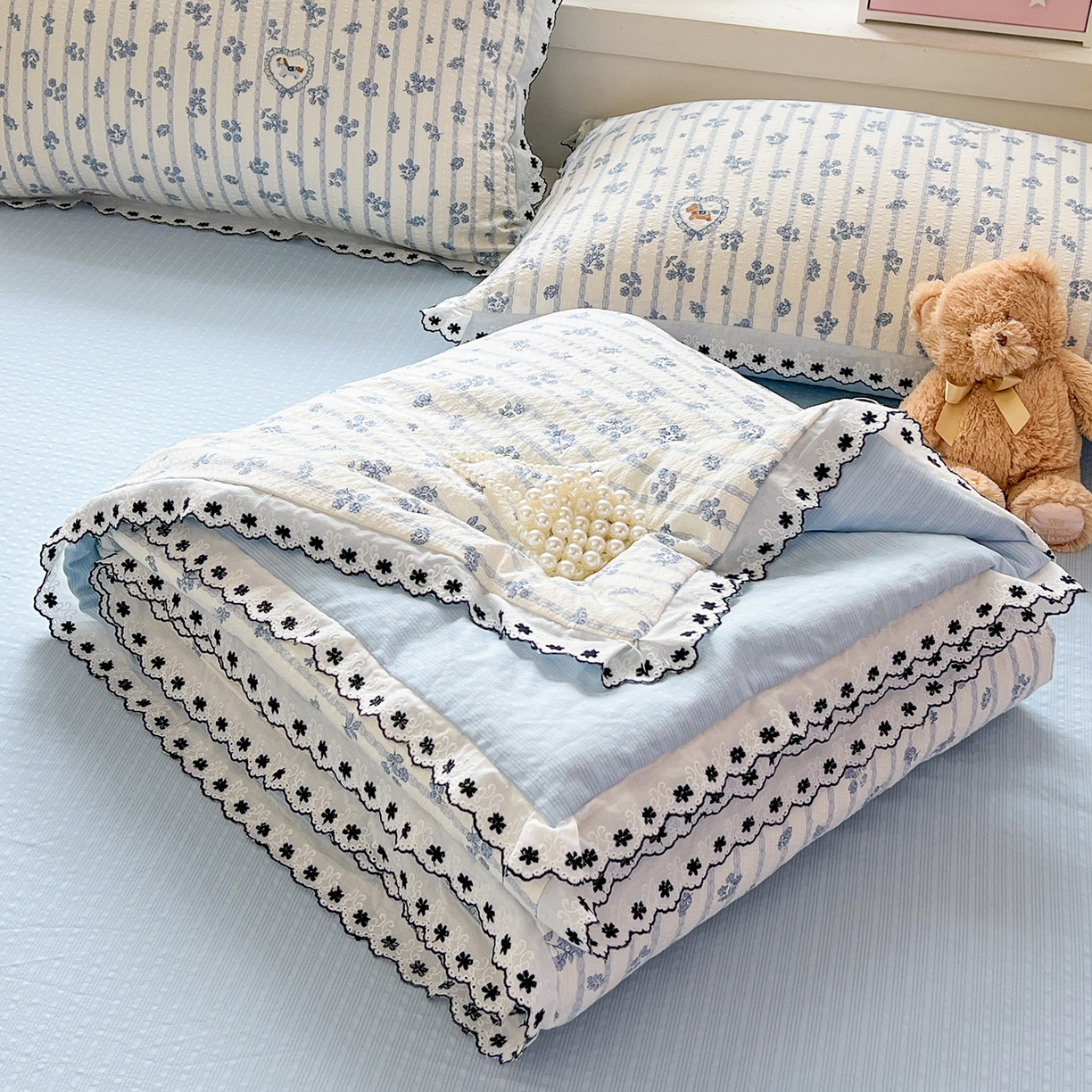 91家纺网 家纺一手货源 找家纺 恒尚居 2026新款A类泡芙纱花边夏被夏凉被空调被四套件 【柔蓝爱心马】全棉花边