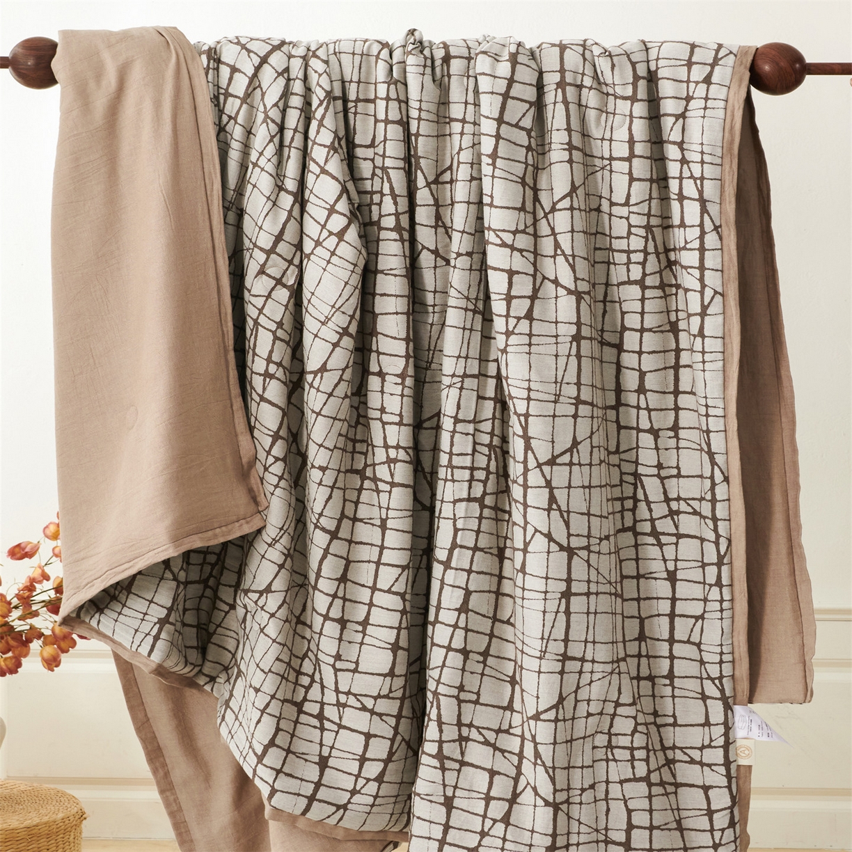 91家纺网 家纺一手货源 找家纺 瑞米家居 2026新款全棉色织花夏被夏凉被空调被 隐白-正咖