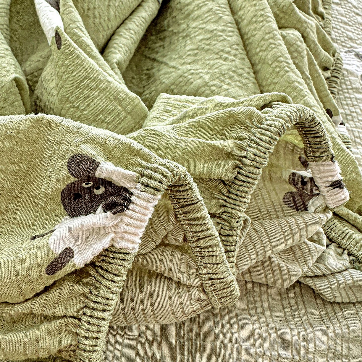 91家纺网 家纺一手货源 找家纺 欧妮家纺 2026新款泡芙棉单床笠-床垫保护套 泡芙-羊羊牧场