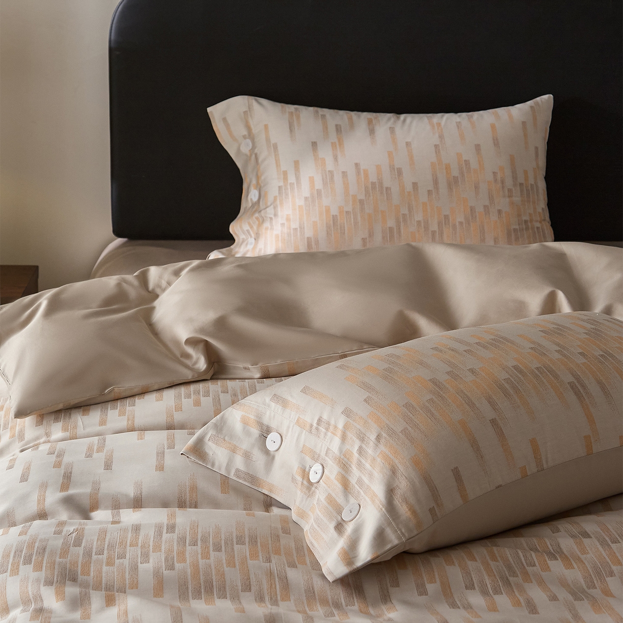 91家纺网 家纺一手货源 找家纺 ONE TWO ONE 121 【会员-20】 【控价商品】【提供买家秀】  2026新款100s50支长绒棉全棉床上用品色织提花四件套纽扣款 烟花时-橘