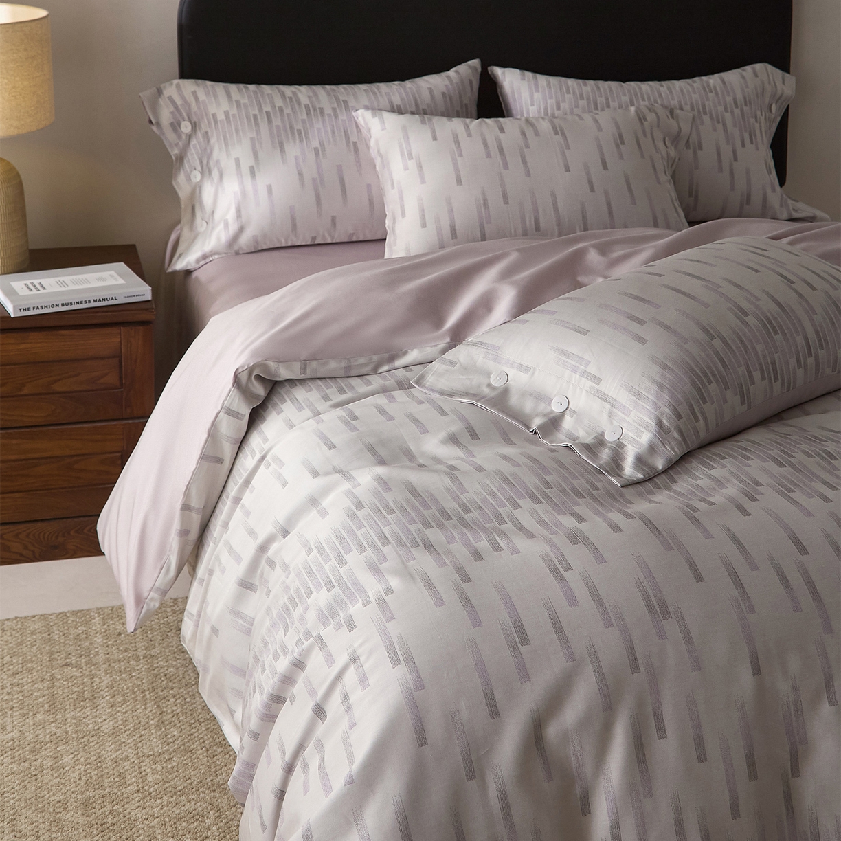 91家纺网 家纺一手货源 找家纺 ONE TWO ONE 121 【会员-20】 【控价商品】【提供买家秀】  2026新款100s50支长绒棉全棉床上用品色织提花四件套纽扣款 烟花时-紫