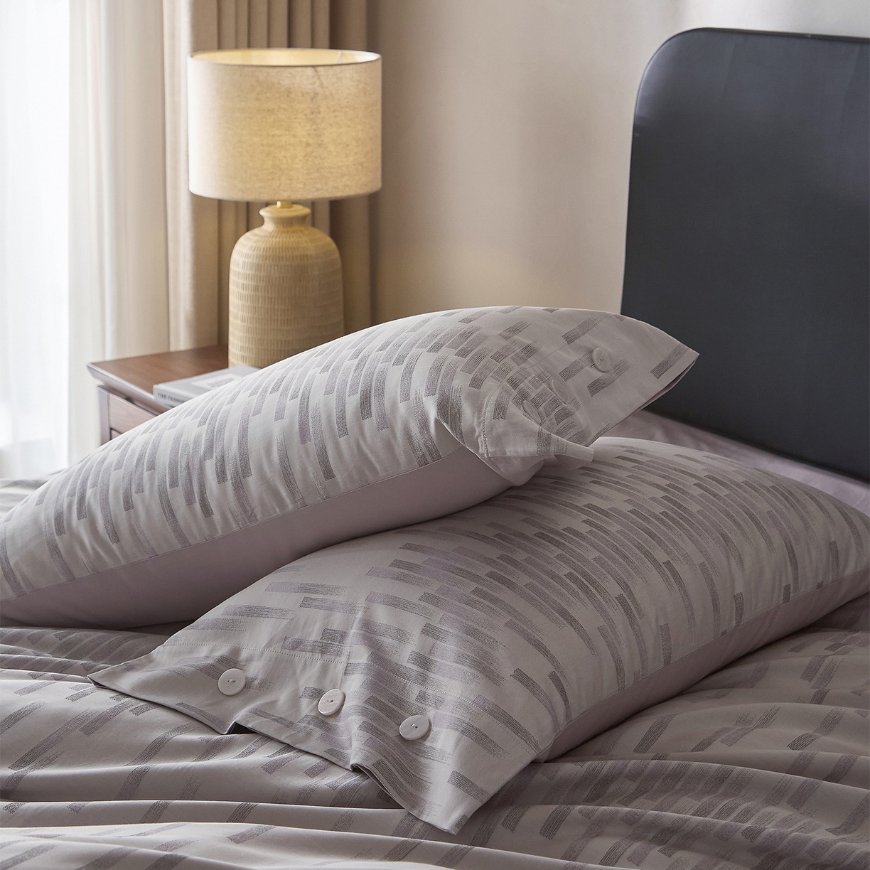 91家纺网 家纺一手货源 找家纺 ONE TWO ONE 121 【会员-20】 【控价商品】【提供买家秀】  2026新款100s50支长绒棉全棉床上用品色织提花四件套纽扣款 烟花时-紫