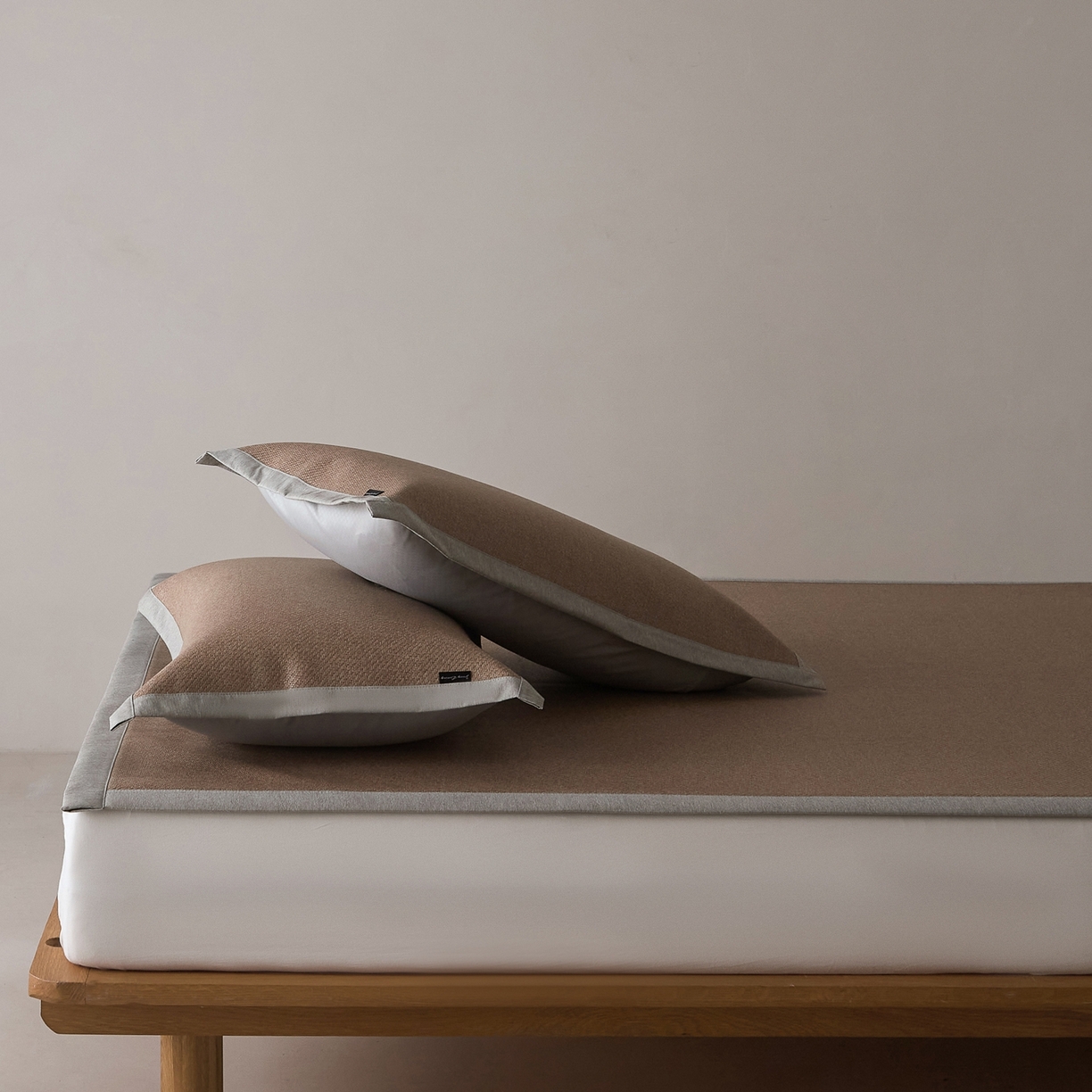 91家纺网 家纺一手货源 找家纺 JUICY 橘滋家纺 2026新款夏日高端簌凉藤席三件套 沉木咖