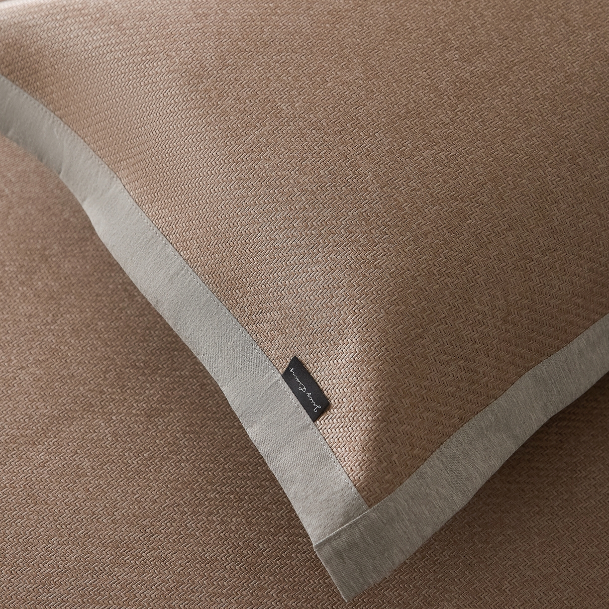 91家纺网 家纺一手货源 找家纺 JUICY 橘滋家纺 2026新款夏日高端簌凉藤席三件套 沉木咖