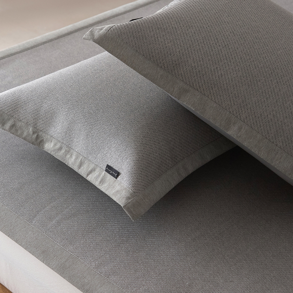 91家纺网 家纺一手货源 找家纺 JUICY 橘滋家纺 2026新款夏日高端簌凉藤席三件套 浅木灰