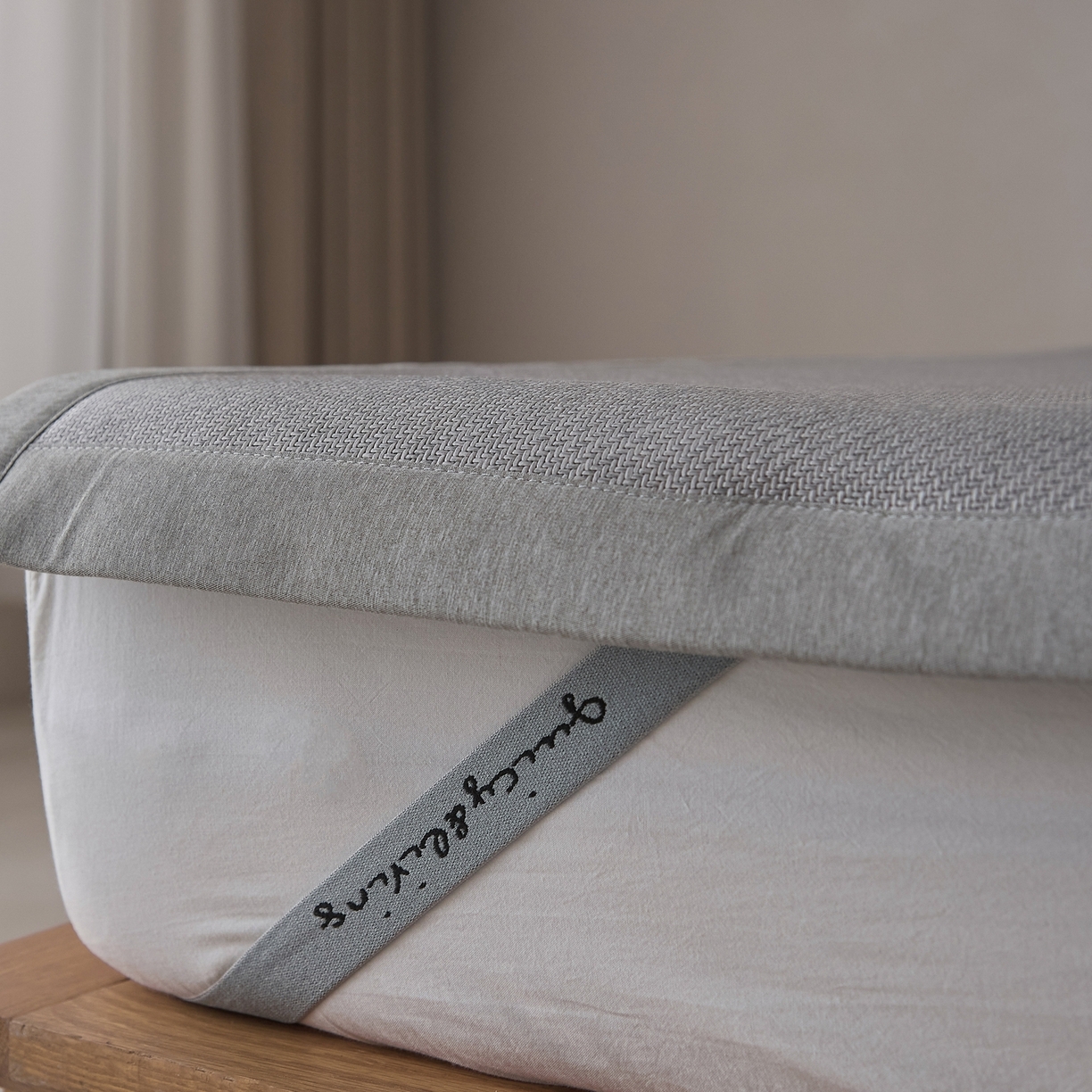 91家纺网 家纺一手货源 找家纺 JUICY 橘滋家纺 2026新款夏日高端簌凉藤席三件套 浅木灰