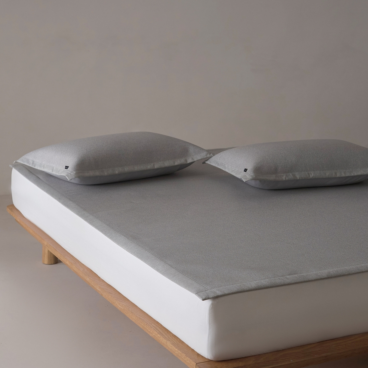 91家纺网 家纺一手货源 找家纺 JUICY 橘滋家纺 2026新款夏日高端簌凉藤席三件套 浅木灰