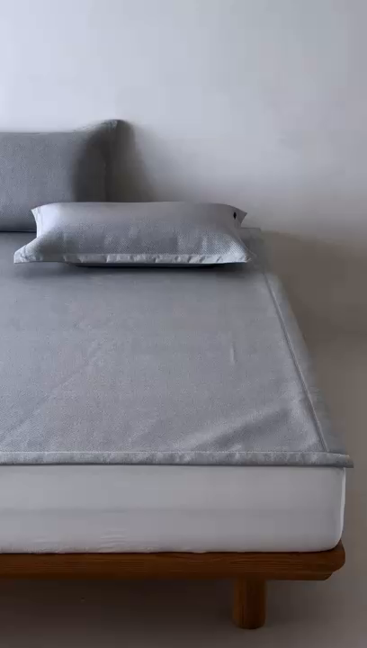 91家纺网 家纺一手货源 找家纺 JUICY 橘滋家纺 2026新款夏日高端簌凉藤席三件套 浅木灰