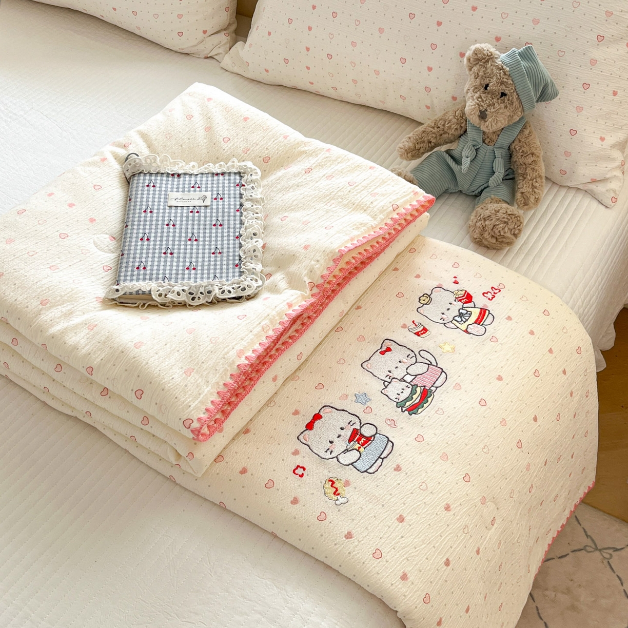 91家纺网 家纺一手货源 找家纺 （总）一加一 2026新款皱皱纱绣花三角针大豆夏被夏凉被空调被三件套