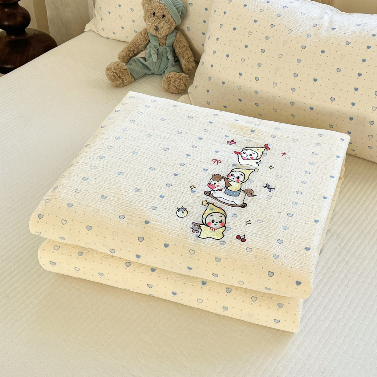 91家纺网 家纺一手货源 找家纺 一加一 2026新款皱皱纱绣花三角针大豆夏被夏凉被空调被三件套 音乐星星人