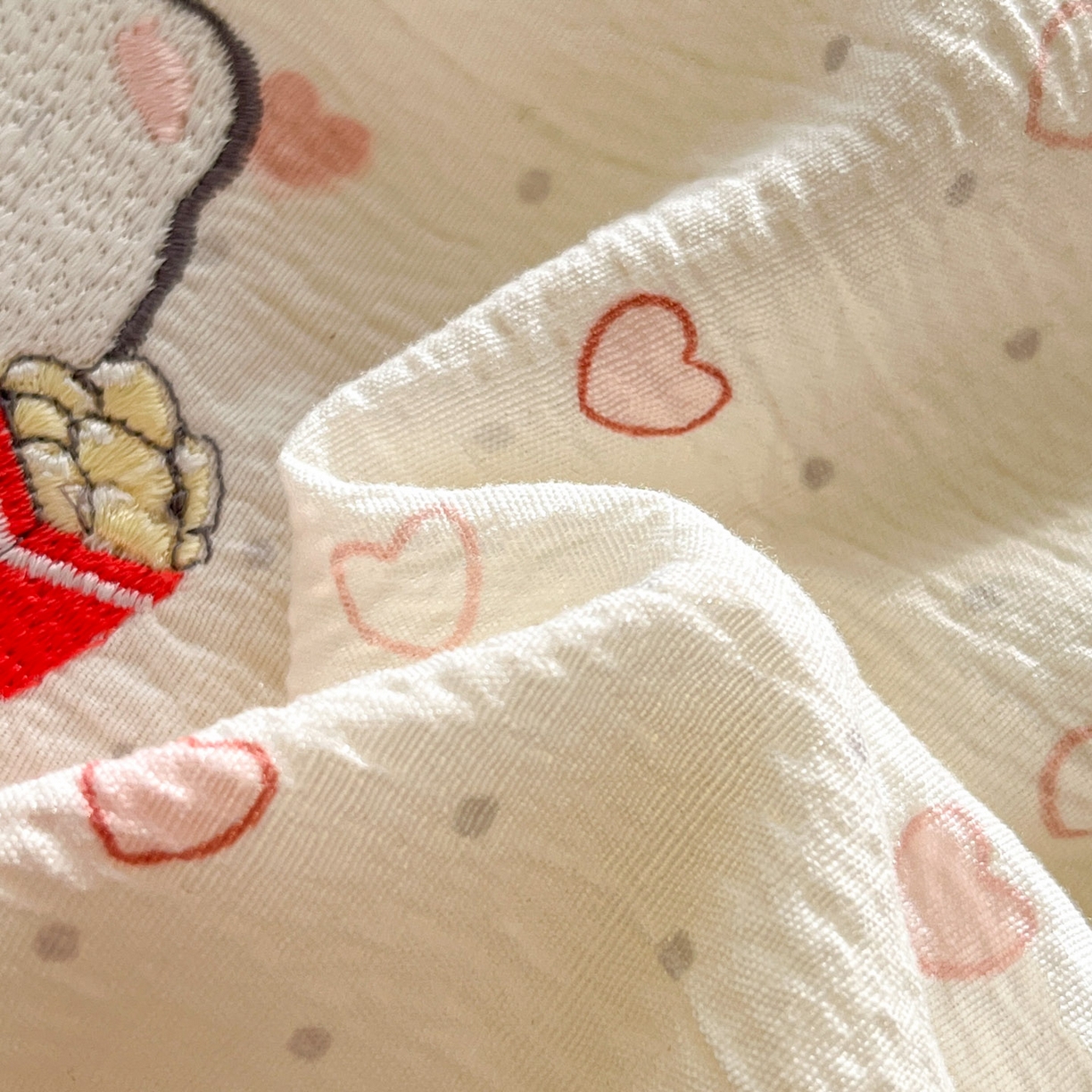 91家纺网 家纺一手货源 找家纺 一加一 2026新款皱皱纱绣花三角针大豆夏被夏凉被空调被三件套 爱心猫（粉）