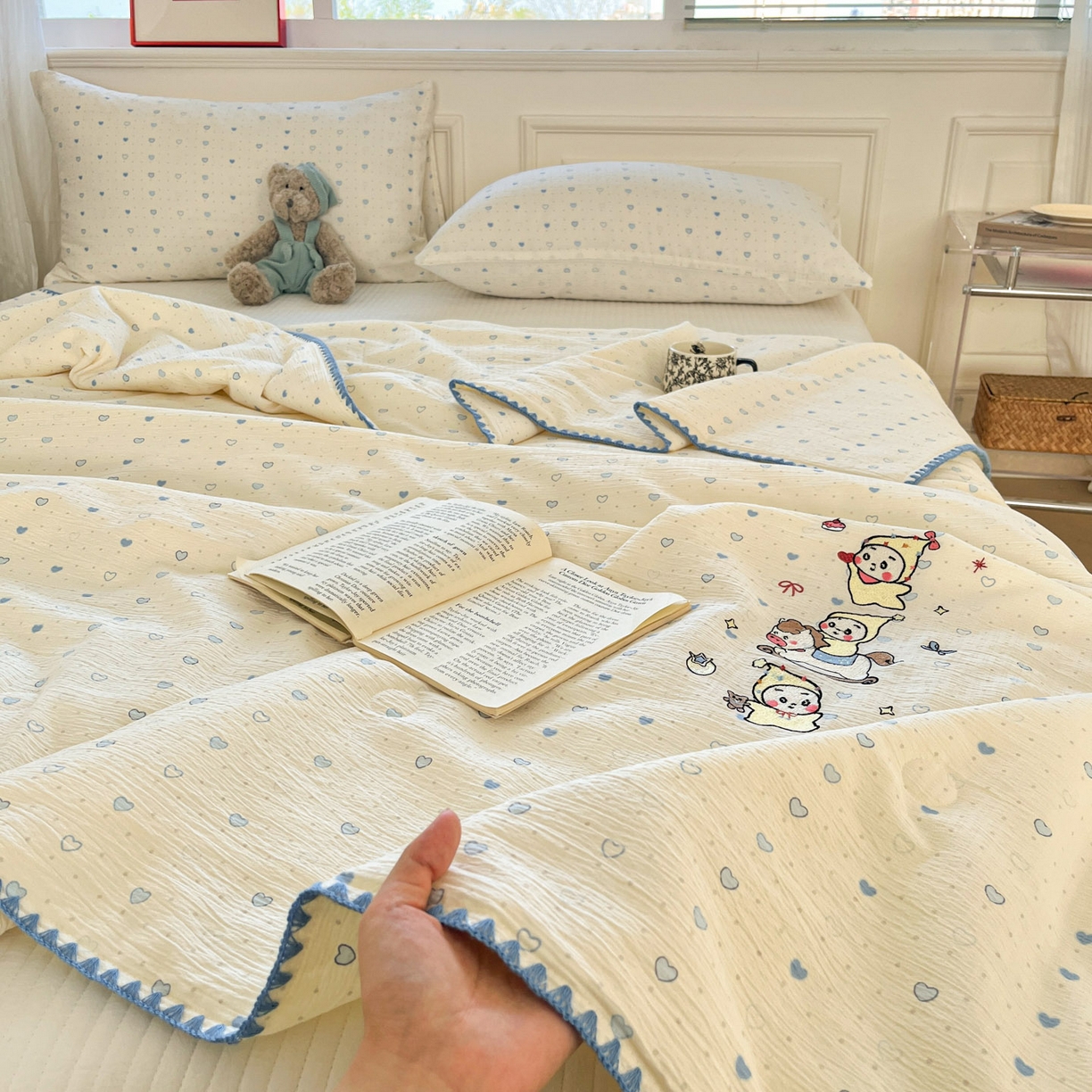 91家纺网 家纺一手货源 找家纺 一加一 2026新款皱皱纱绣花三角针大豆夏被夏凉被空调被三件套 音乐星星人